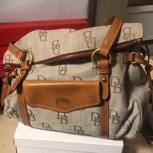 Dooney & bourke brown & tan bag